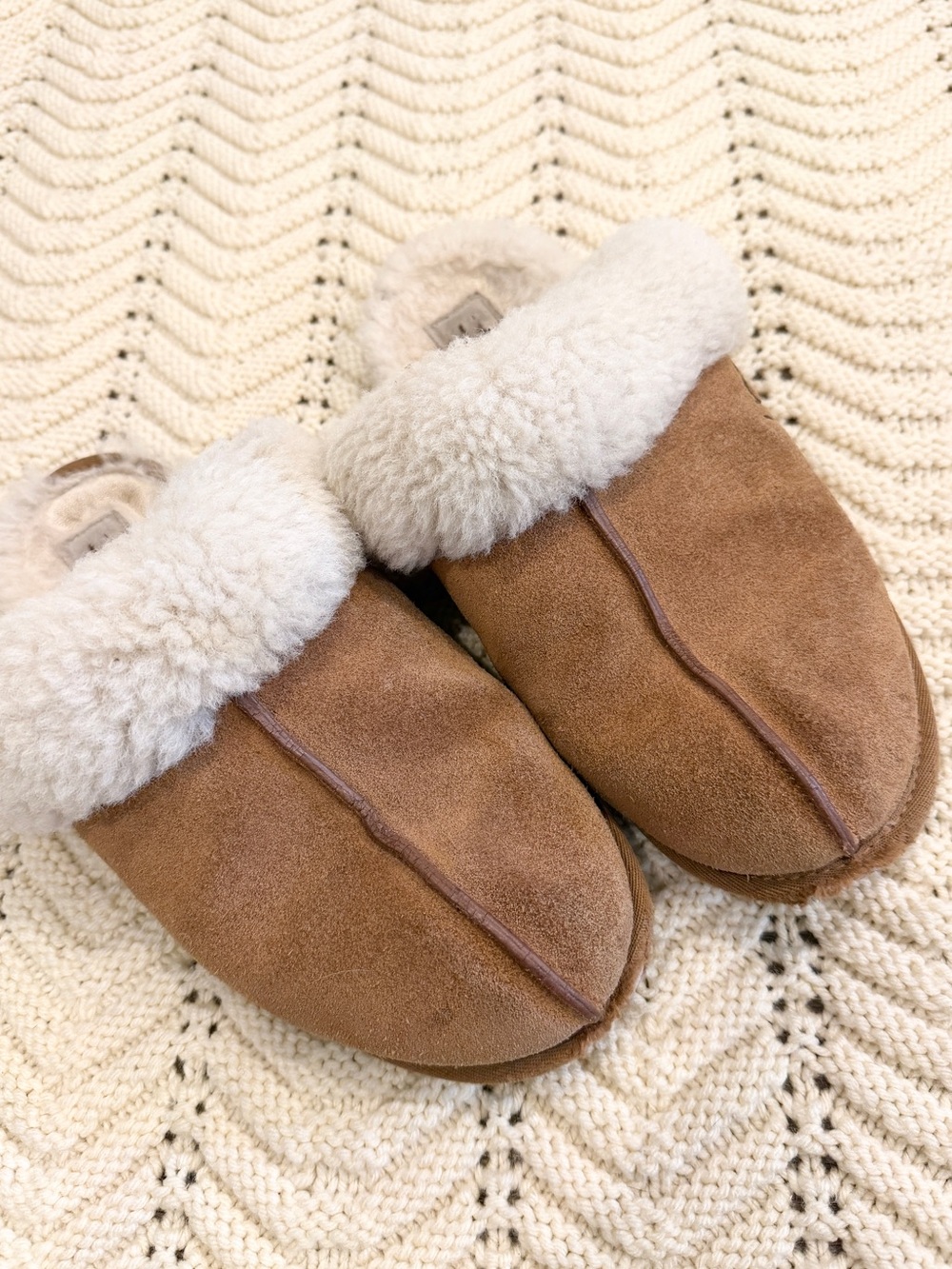 UGG Slippers Shearling 11